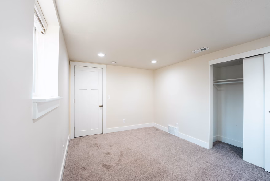 APT B - 259 E Herbert Ave
