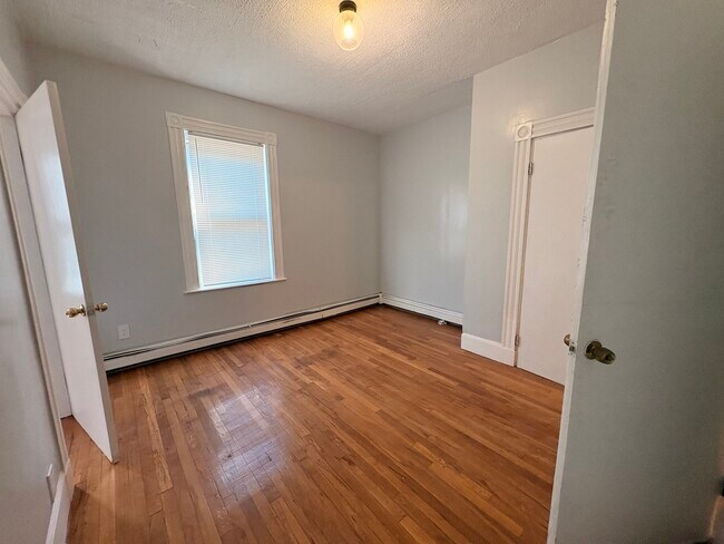 Building Photo - 17 Corwin St