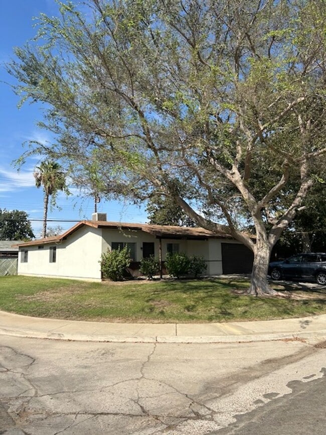 Primary Photo - 1122 Washington Ave