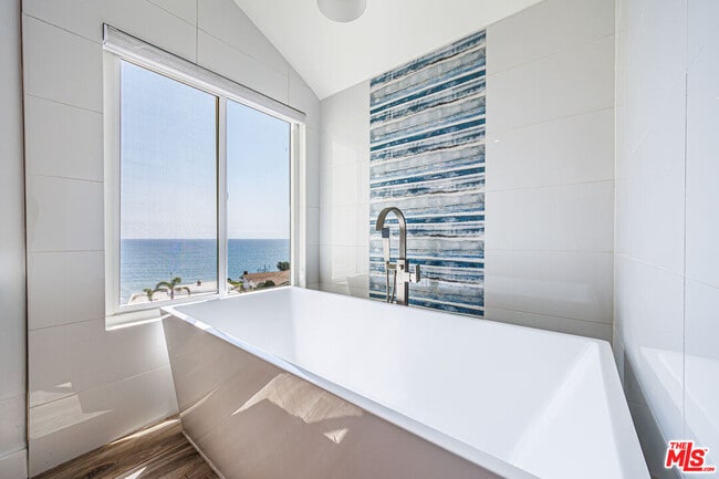 Building Photo - 18055 Coastline Dr
