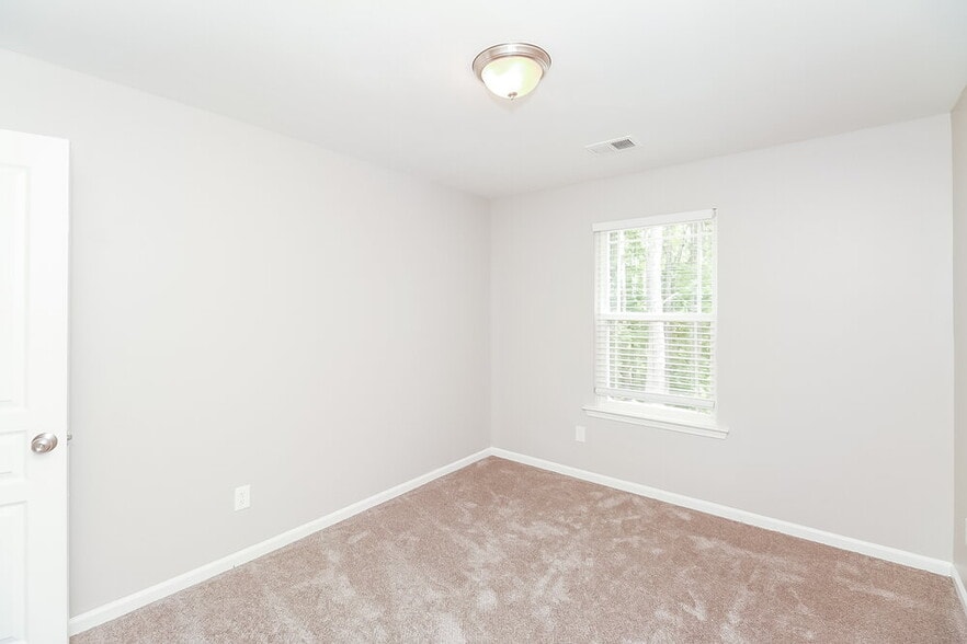Building Photo - 2113 Anchor Ct