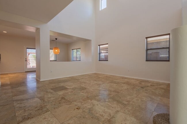 Building Photo - SHOWING SATURDAY 04/25 @ NOON. MUST TEXT AGENT!