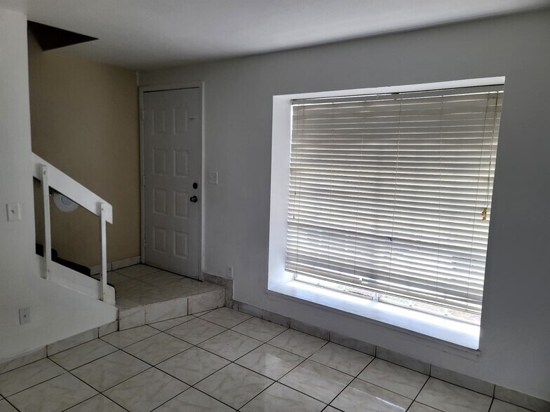 Building Photo - 3213 Windover Ave