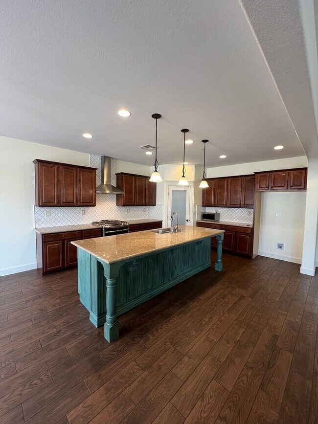 Building Photo - 14816 Huckleberry Dr