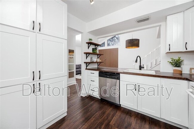 Building Photo - 2095 Sunset Point Rd