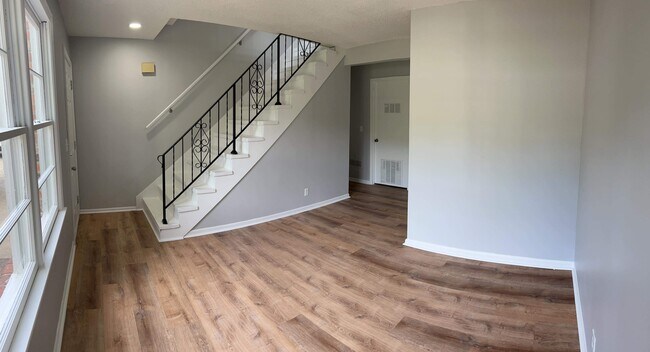 Building Photo - 226 S Ridgeview Rd