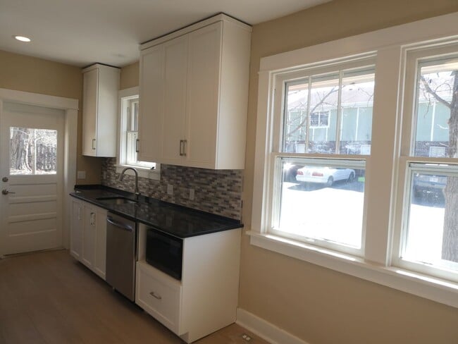 Building Photo - 2 Bed 1.5 Bath House near Boone Hospital