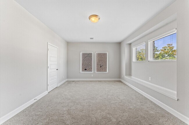 Building Photo - 528 Oakview Bend Dr