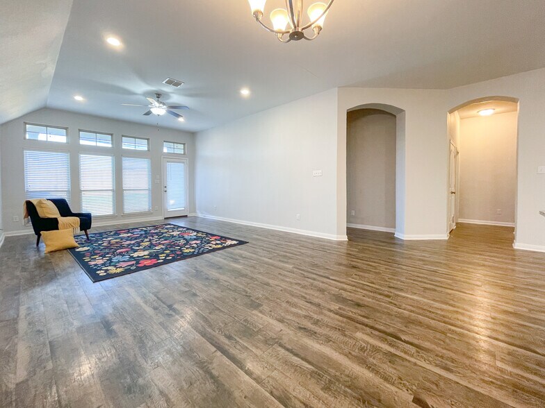 Building Photo - 10624 Langham Dr