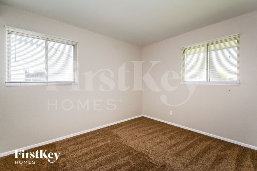 Building Photo - 755 Tyson Dr