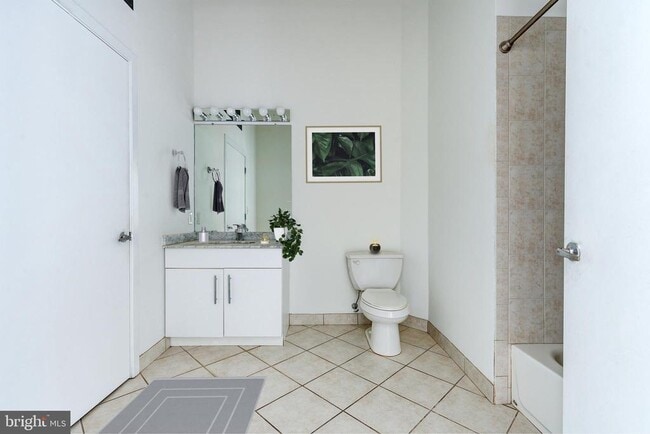 Building Photo - 2200 Arch St