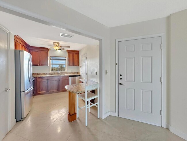 Building Photo - 501 Lake Shore Dr