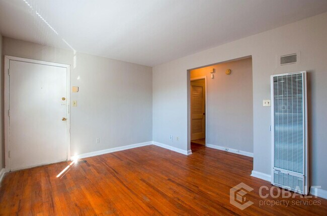 Building Photo - 896 Greenwood Ave NE