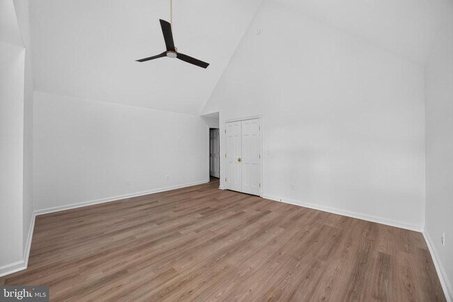 Building Photo - 221 Spring Race Ct