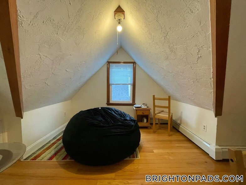 Building Photo - 65 Fairbanks St