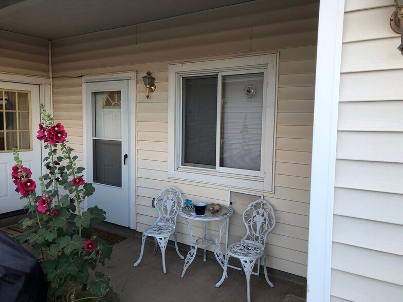 Building Photo - 5645 Oak Ranch Rd