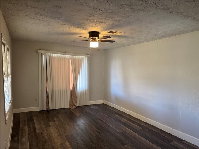 Building Photo - 4511 S Main St