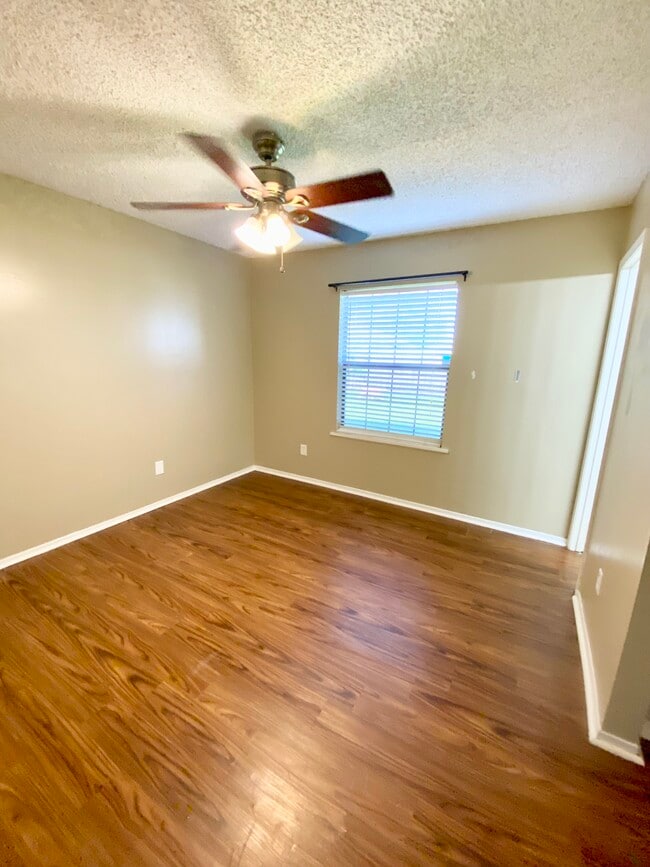 Building Photo - 105 Calypso Ln