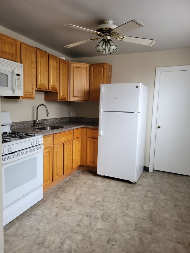 Primary Photo - 2139 Griffith St