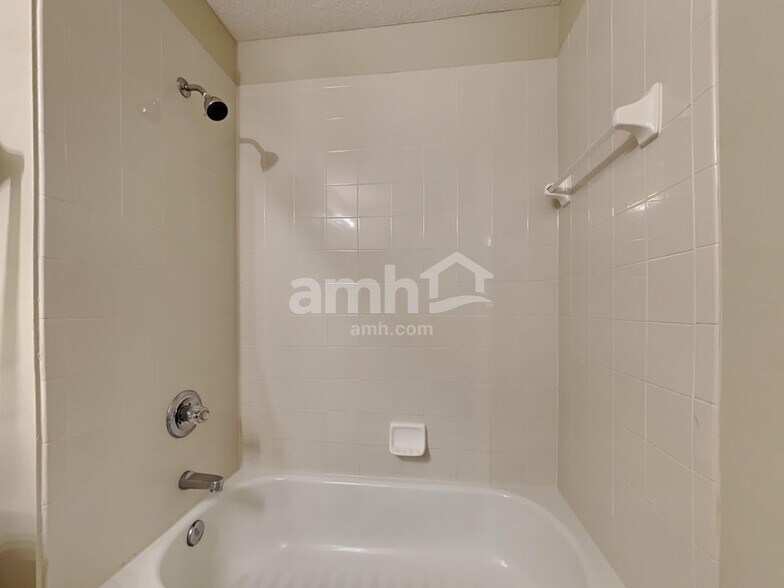 Building Photo - 809 Crystal Spring Way