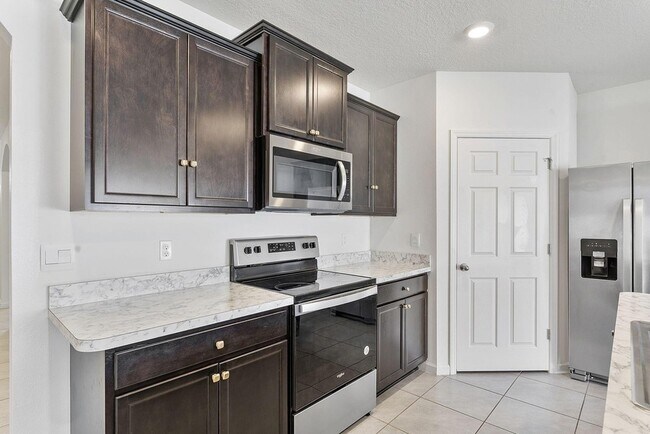 Building Photo - 357 SE Oakridge Dr