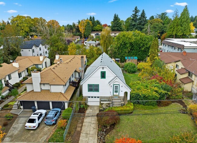 Building Photo - Discover Comfort & Charm in a Prime Location: 2BD/1B Single-Family Home!