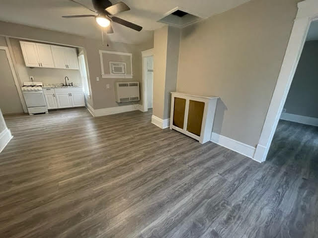 Building Photo - 404 Wooster Rd N