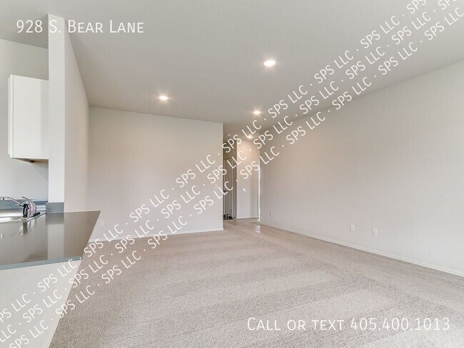 Building Photo - 928 S Bear Ln