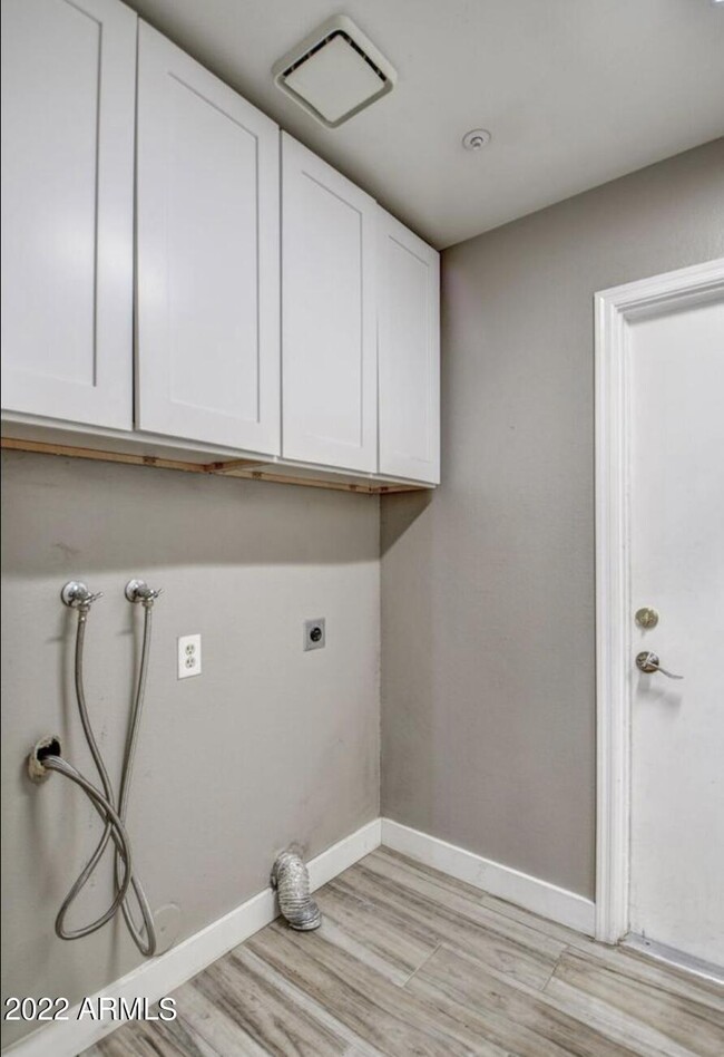 Building Photo - 10866 E Mercer Ln