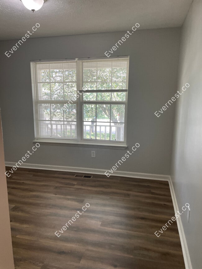Building Photo - 1008 Heydel Cir