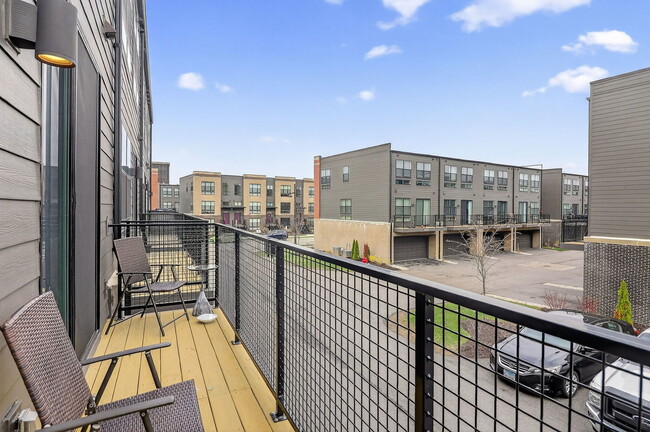 Building Photo - 2213 Venture Dr