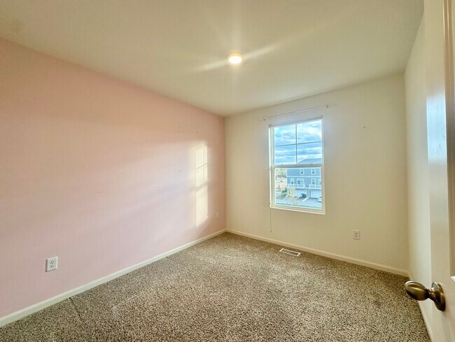Building Photo - 503 Acadia Ave