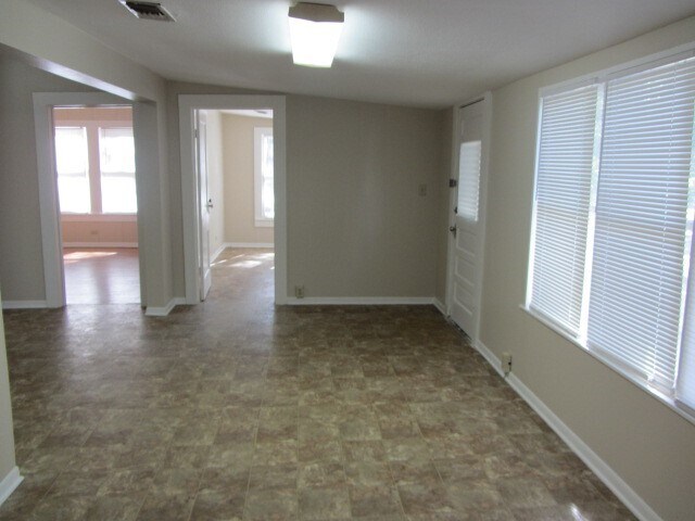 Building Photo - 3002 Montgomery Rd