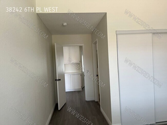 Building Photo - 38242 6th Pl W