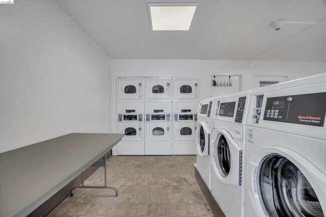 Building Photo - 490 N Civic Dr