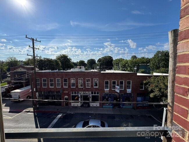 Building Photo - 3205 N Davidson St