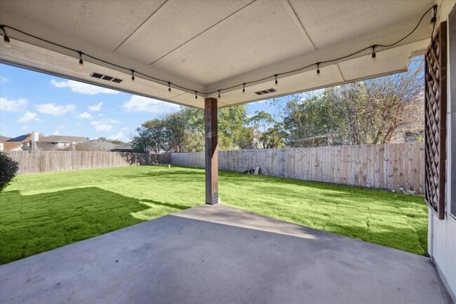 Building Photo - 15721 Ecorio Dr