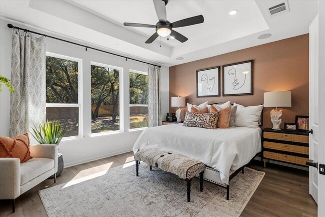 Building Photo - 212 Barton Oak Trl