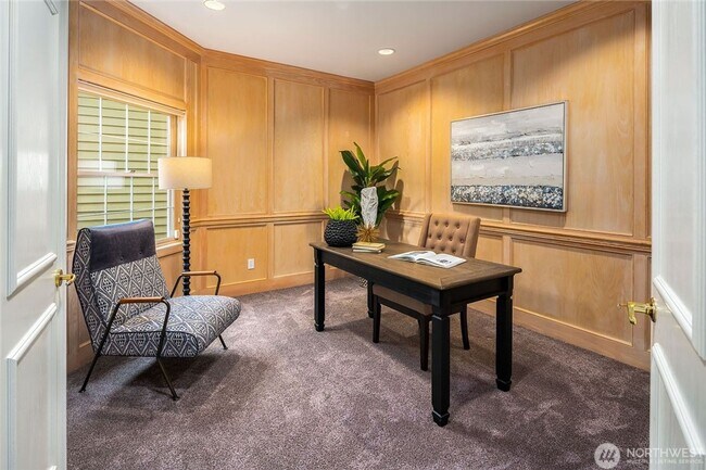 Building Photo - Beautiful Bellevue home with a View!