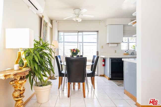 Building Photo - 1418 Stanford St