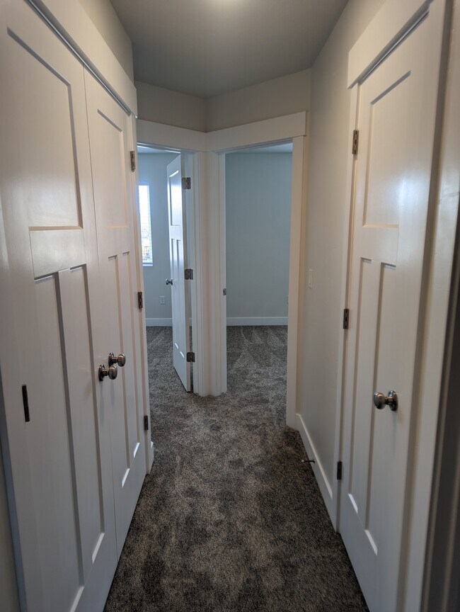 Building Photo - 96 W 425 N