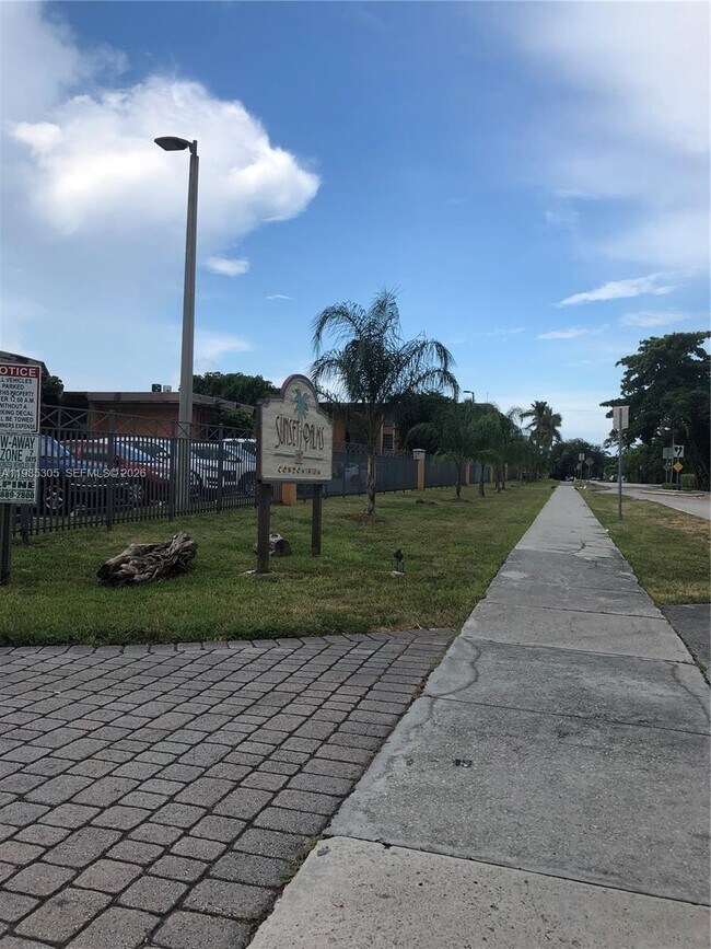 Building Photo - 9467 SW 76th St