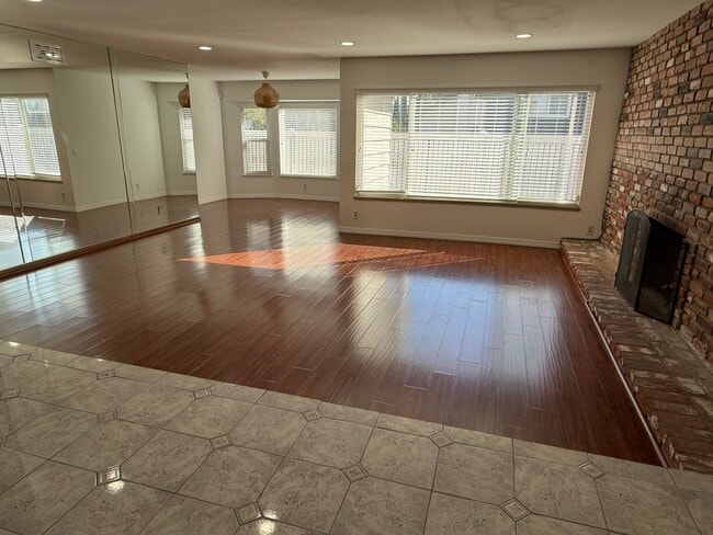 Building Photo - Spacious 4 Bed 3 Bath Cul-de-Sac Home