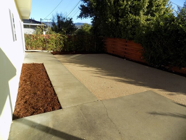 Building Photo - 184 Highland Dr