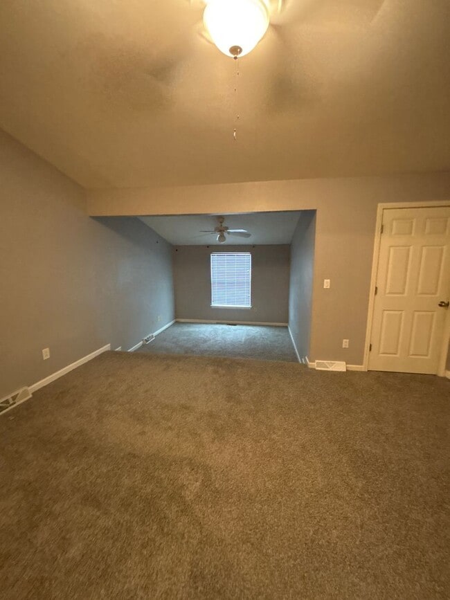 Building Photo - Your Dream Townhome Awaits