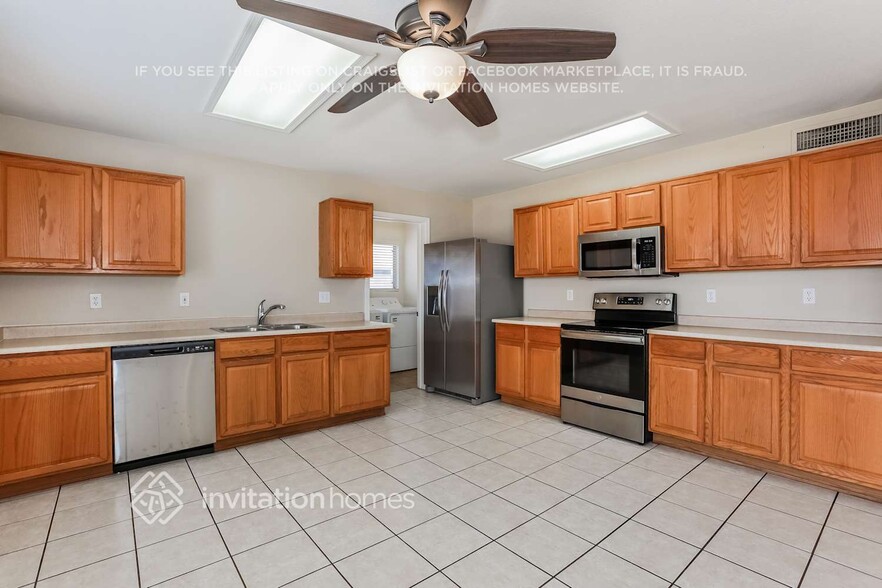 Building Photo - 8213 E Posada Ave