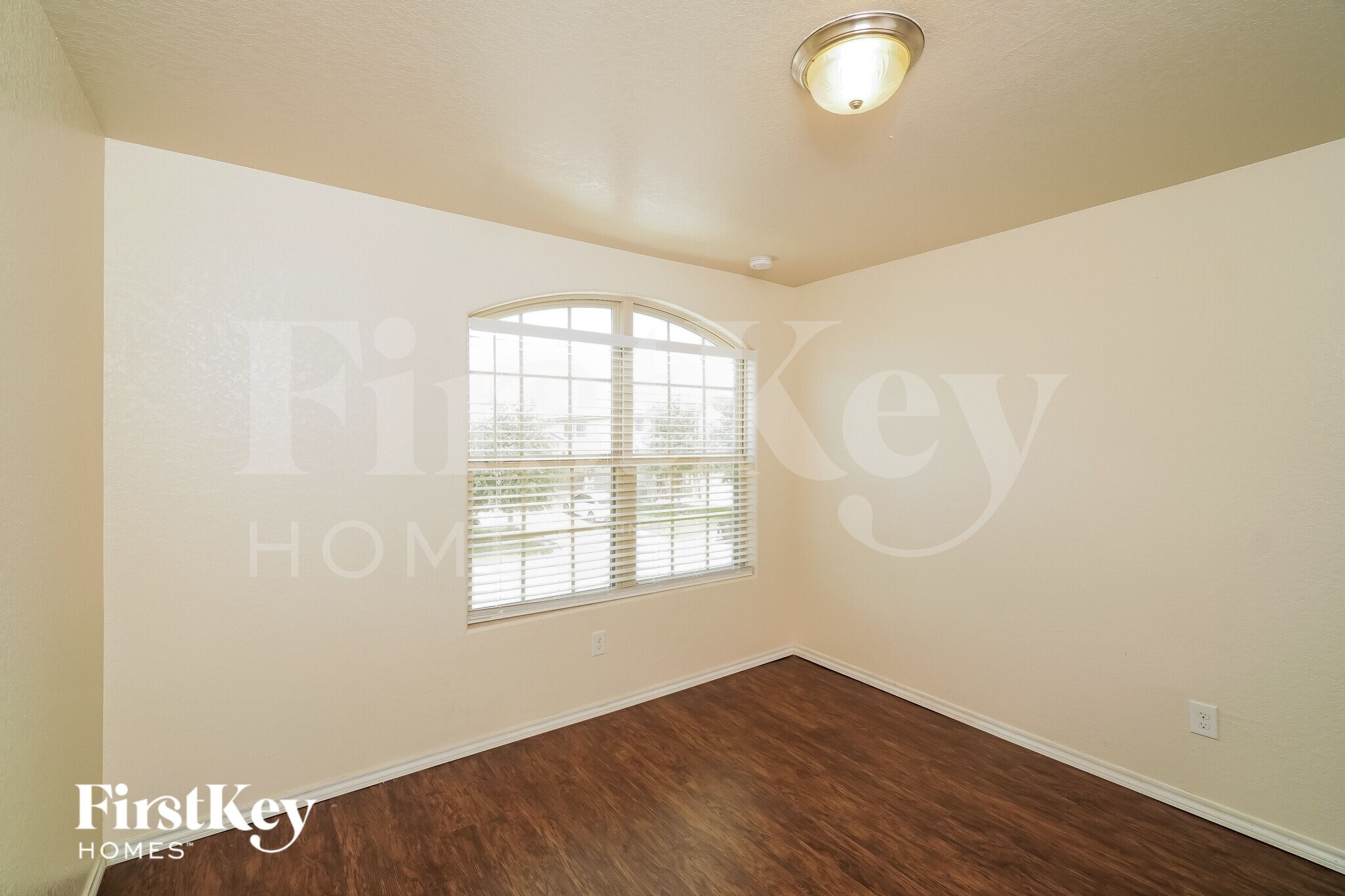 Building Photo - 2546 Just My Style