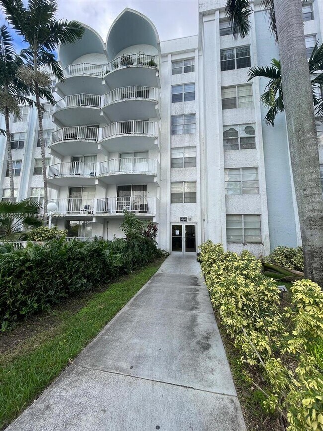 Primary Photo - 494 NW 165th St
