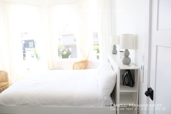 Building Photo - Beautiful Studio Apartment with Kitchenette