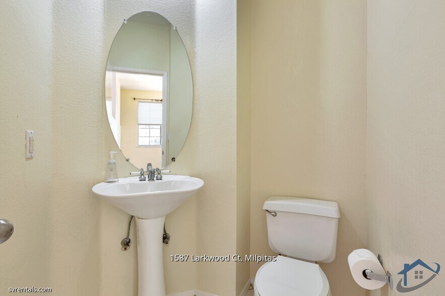 Building Photo - 1587 Larkwood Ct